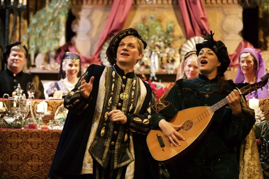Lord Bracebridge and cast (photo credit: Lani Spicer of Andrea Fulton Productions)