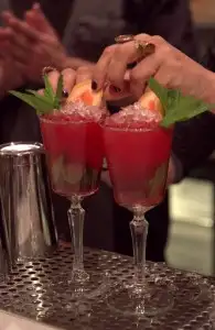 Leopold Brown: mint, hibiscus infused gin, pineapple syrup in Julep style – layered complex