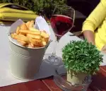 Frites & rose at Poules Moules