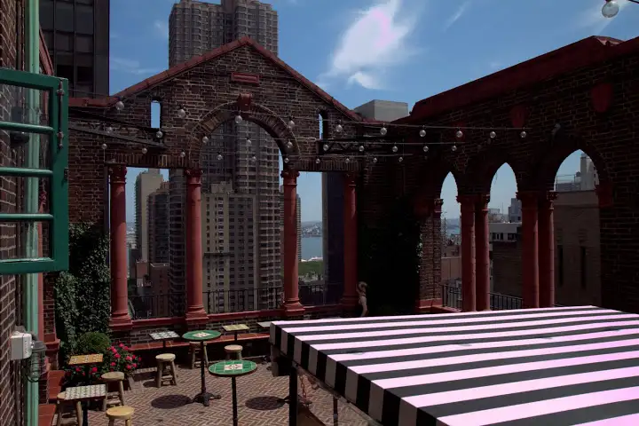 17th floor rooftop bar at Pod 39 Hotel