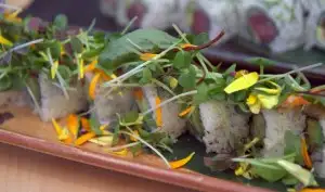 Avo & asparagus tempura roll