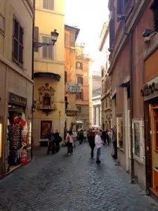 In the shadow of the Pantheon: Tazza