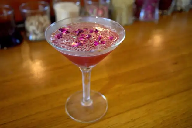 Cocktails at MacCallum House's Grey Whale Bar