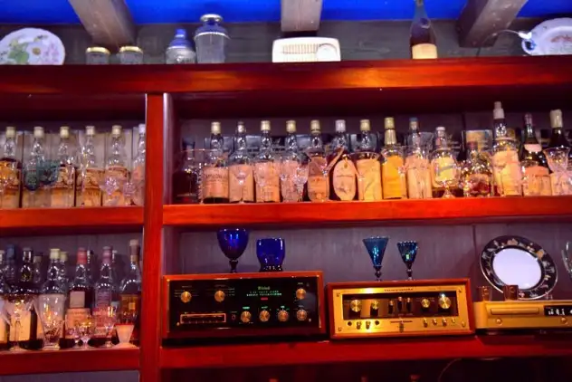 Radios & classic cocktails at Radio Bar