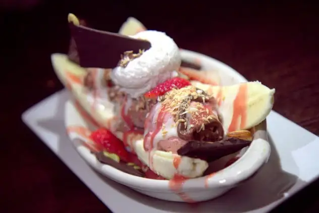 Ravens' vegan banana split