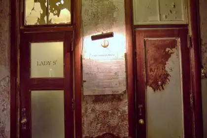 Cafe Independants' bathroom entrance