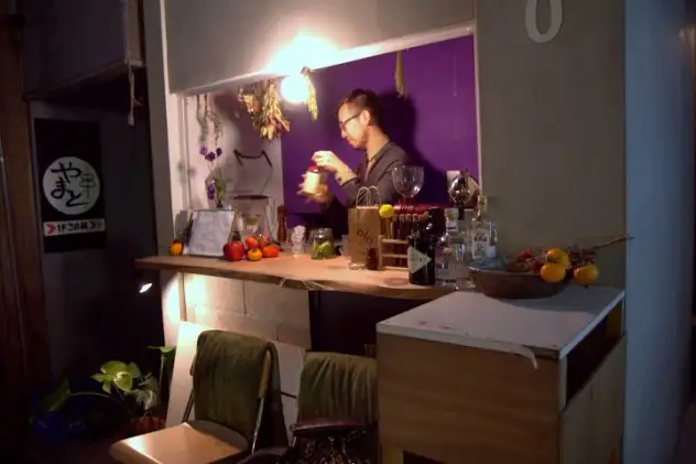 Streetside G&Ts at Nokishita