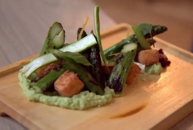 Aveline's asparagus hummus