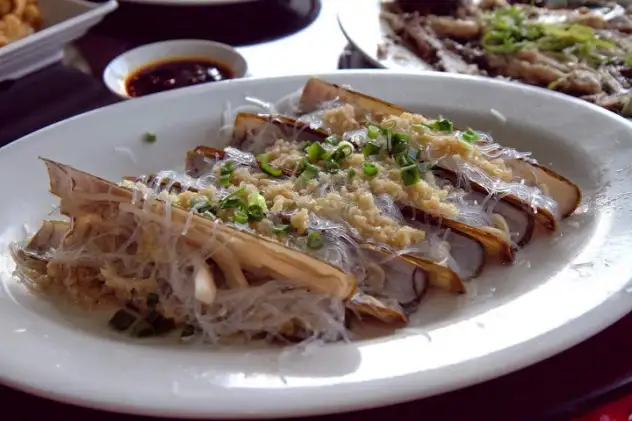 Garlic-covered razor clams at Rainbow