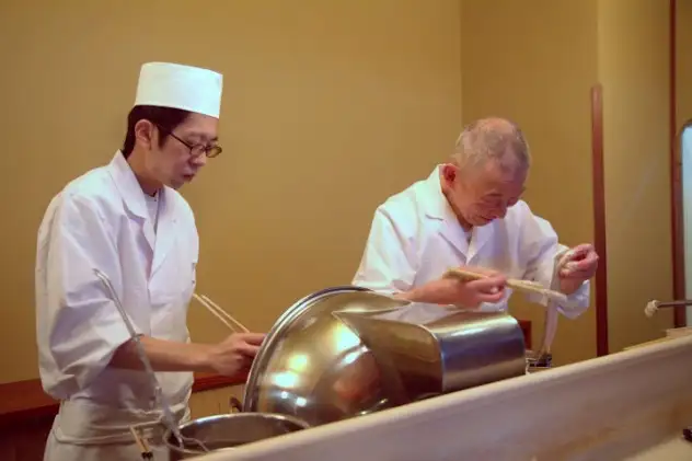 Tempura master at Raku Tei