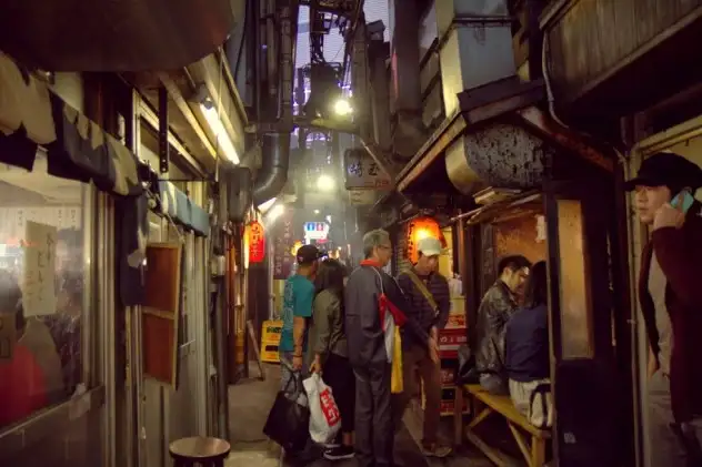 The post-apocalyptic feel of the narrow alleys of Golden Gai