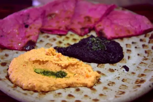 Red beet naan & squid ink hummus