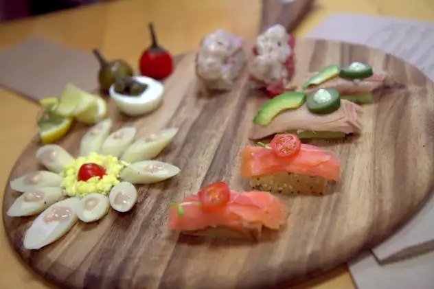 "Jewshi" from another angle