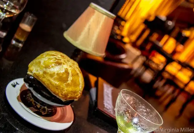 Black Cat's oyster pork tongue pot pie