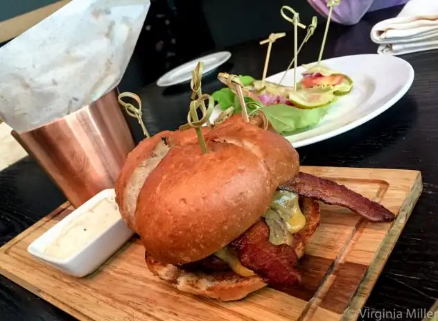 Flatiron Wines Pied Piper burger